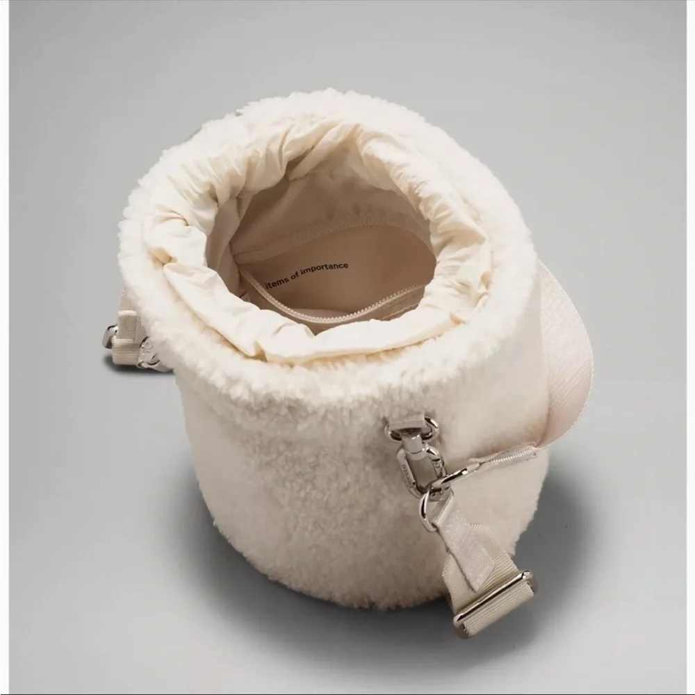 Lululemon Crossbody Fleece Bucket Bag in White Opal NWT - Picture 4 of 5